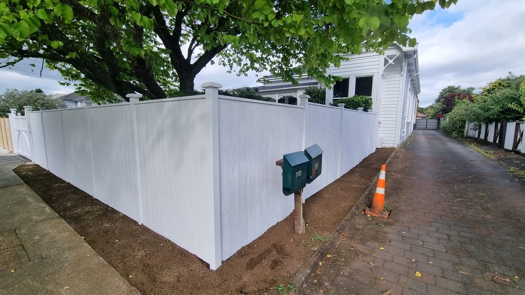 Outdoor (Hedge to Timber Fence), Epsom - After - 13 December 2023 | Midline Construction Limited, hedge to timber fence, fence builders in auckland, fencing, epsom